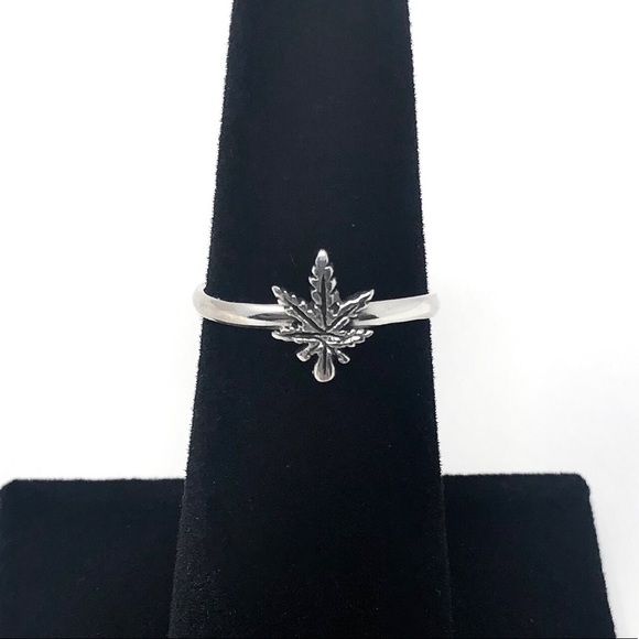 Sterling Silver Marijuana Pot Leaf Symbol Ring - Picture 7 of 8